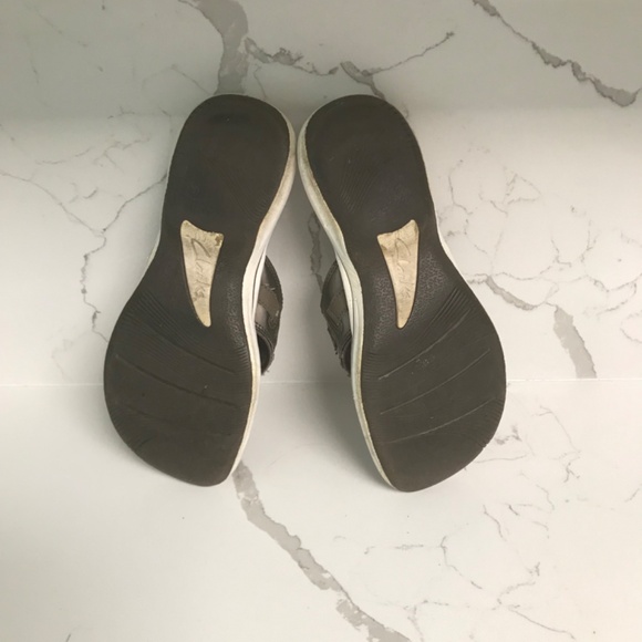 Clarks Flip Flop Sandal Toe Post Metallic Bronze US 6 - Picture 3 of 5